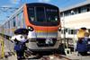 The first Series 17000 trainset to operate on Tokyo Metro’s Yurakucho and Fukutoshin lines was officially unveiled at the operator’s Shinkiba depot (Photo: Kazumiki Miura)