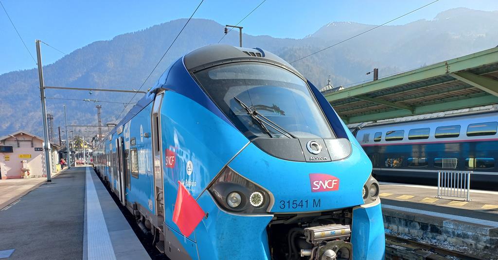 最大12%OFFクーポン Auvergne-Rhône-Alpes operating contract includes rolling 外国車輌