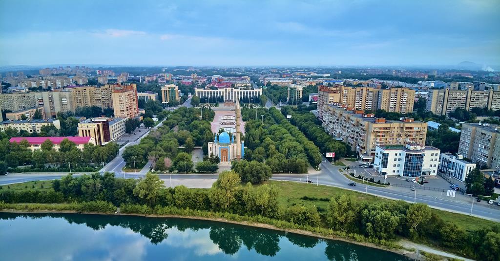 Egildi va uning irodasiga qarshi qattiq sikildi