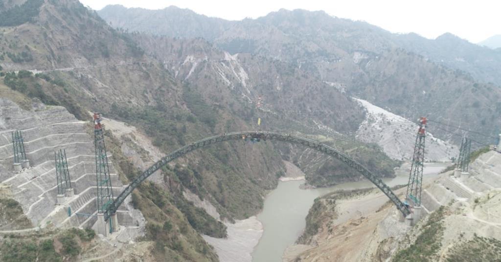 World’s highest railway bridge takes shape | News | Railway Gazette ...