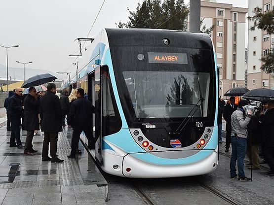 Izmir trams start test running | News | Railway Gazette International