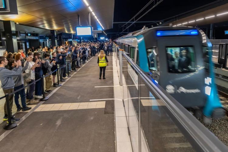 Sydney metro extension opening boosts cross-harbour transport capacity ...