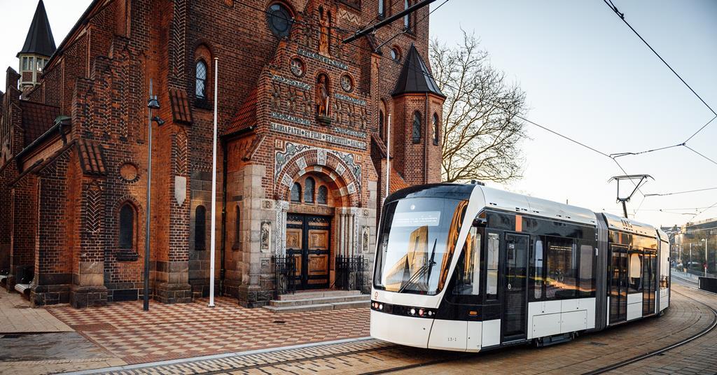 Celebrations as Odense tramway opens | Metro Report International ...