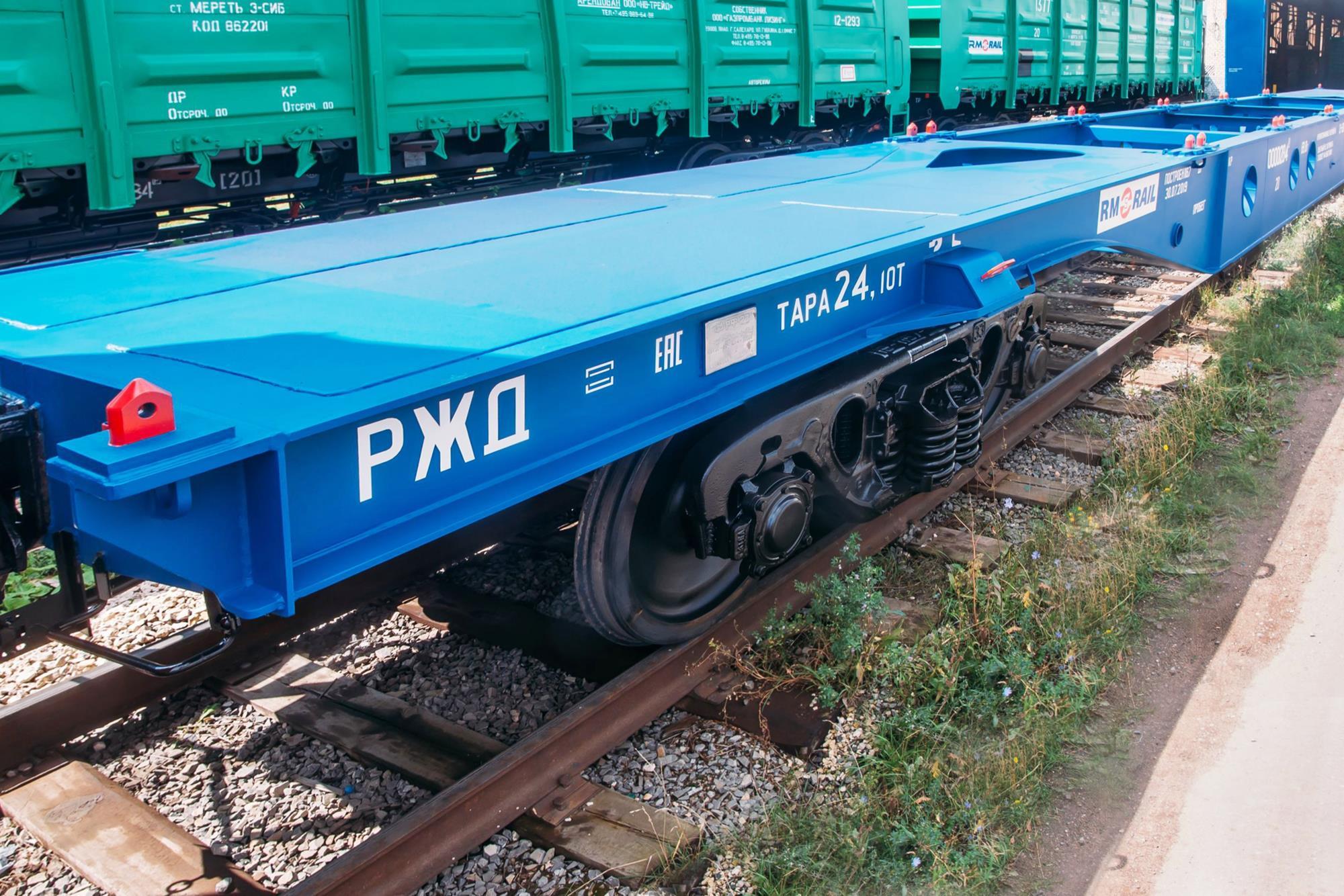Железнодорожный вагон платформа. Вагон платформа для крупнотоннажных контейнеров модель 13-2118. Вагоны РМ рейл. 13-2116 Платформа фитинговая. Фитинговые платформы 80 футовые.