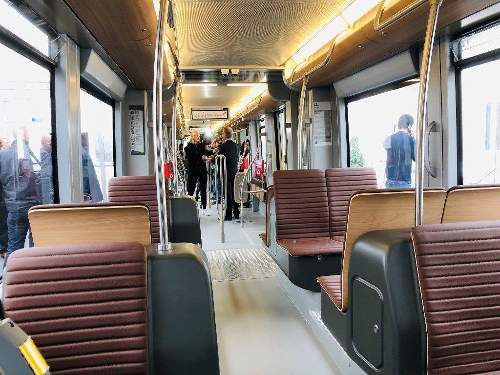 Download King unveils Brussels tram mock-up | Urban news | Railway Gazette International