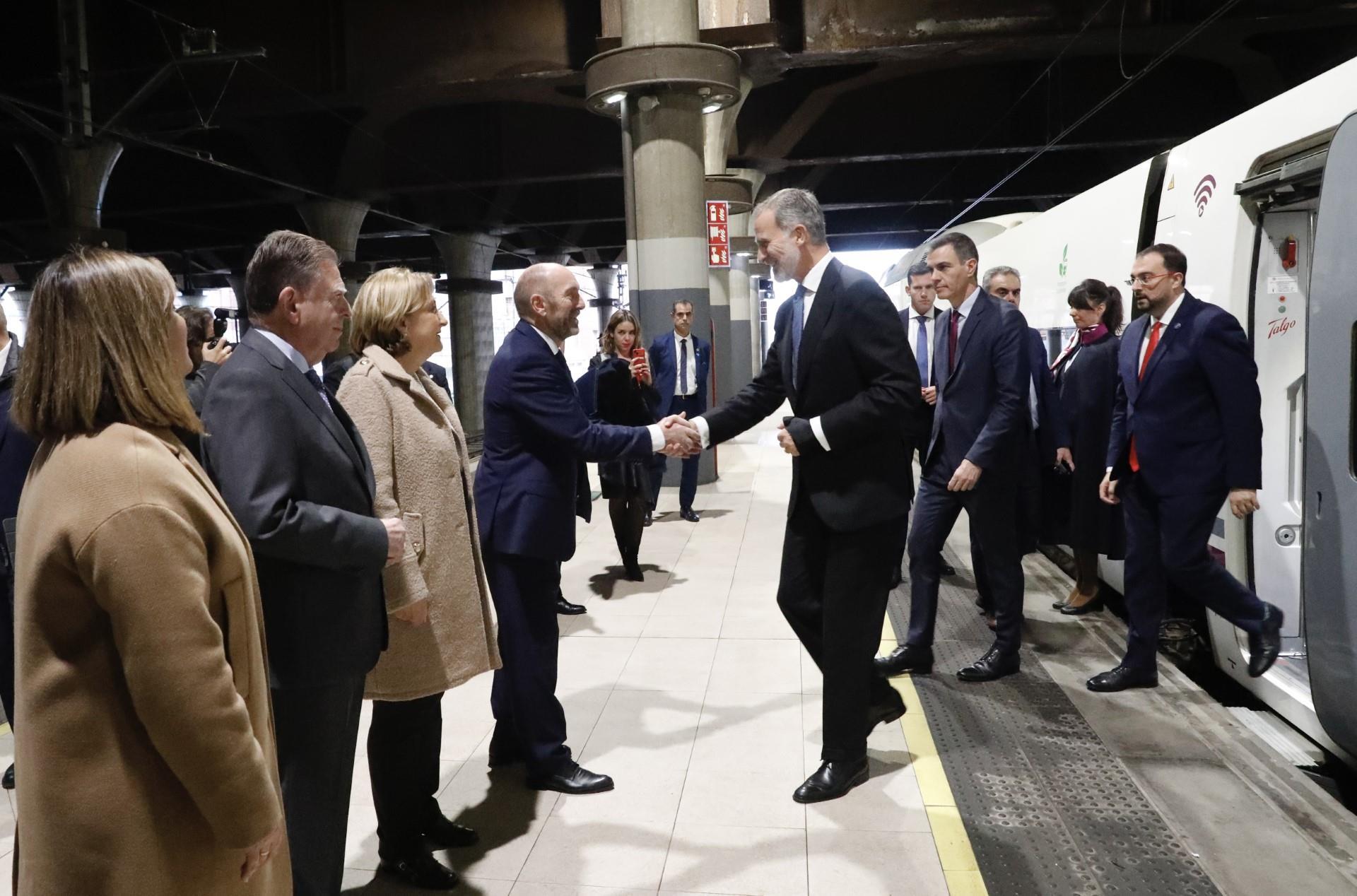 Pajares cut-off opens to plug Asturias into Spanish high speed rail network  | Railway Gazette International