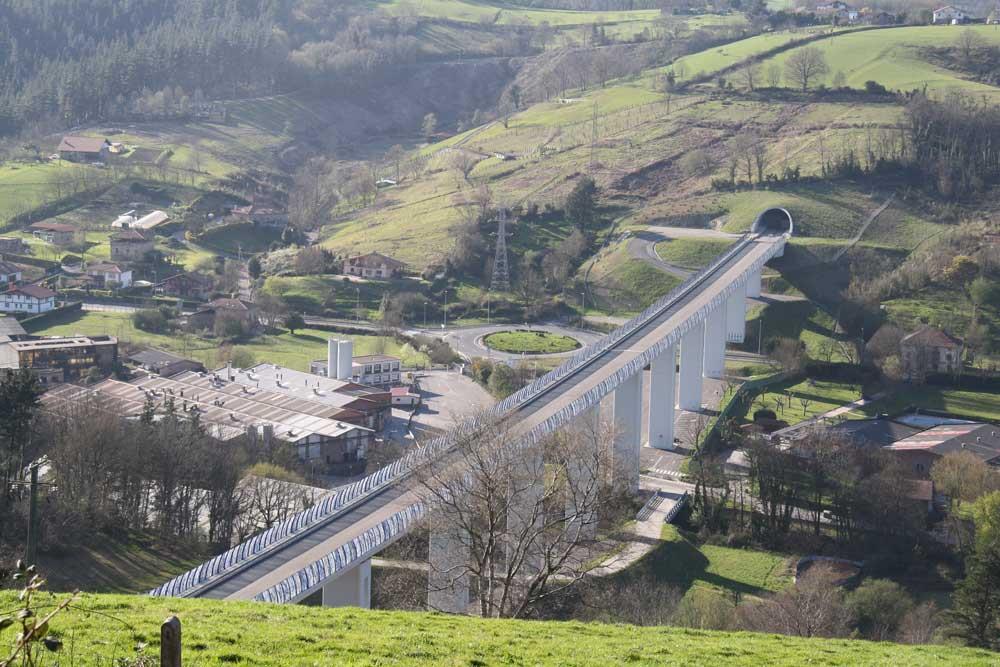 Network Rail lays new track in 'unusual step' to bypass huge