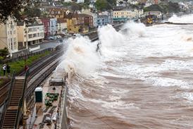 gb-dawlish-new-sea-wall-waves-NR-2101