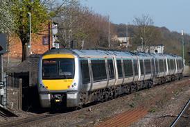 6 car Chiltern 1611 Oxford to Marylebone strengthened 190423 H Wycombe TM