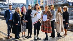 Never Mind the Gap at Leeds station, Kaptur (1)_cropped