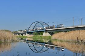 Railpool 186 429 crsing the River Oder