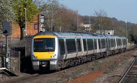 6 car Chiltern 1611 Oxford to Marylebone strengthened 190423 H Wycombe TM