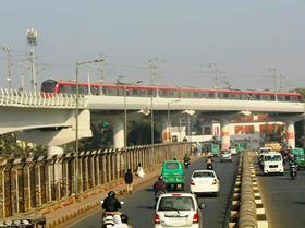 tn_in-lucknow-metro-traffic.jpg