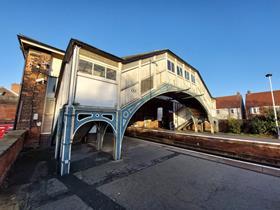 Beverley footbridge with canopy