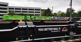 New T3000 wagon in front of TX locos_© TX Logistik