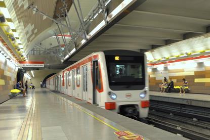 tn_cl-santiago-metro-station-caf_02.jpg
