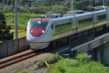 Hokuetsu_Express_681_series_EMU_in_Hakutaka_service_2014