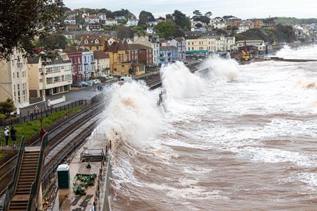 gb-dawlish-new-sea-wall-waves-NR-2101