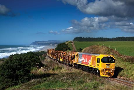 nz-kiwirail-1-DL-log-train2