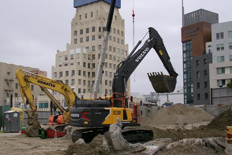 Skanska is piloting the use of a zero-emissions electric excavator on Los Angeles Metro’s Purple (D Line) extension project.