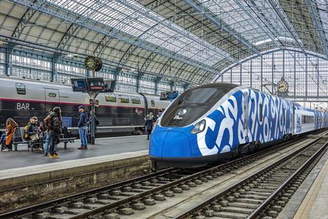 LE TRAIN en gare de Bordeaux