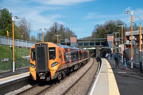 Kings Heath Station - 1st day of service - 070426 TM02