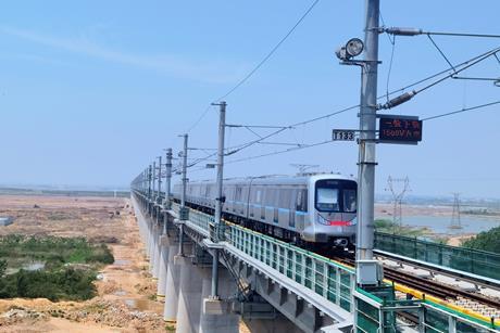 Qingdao-Line-6-train-on-viaduct
