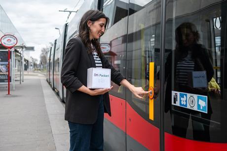 Wien pilots package delivery by tram passengers (photo Wiener Linien Wöhringer