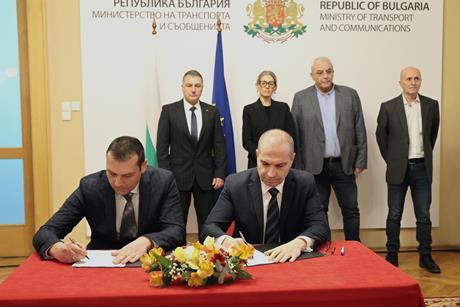 Bulgarian passenger rail contract signing (Image Ministry of Transport)
