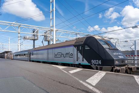 GET_051149_LeShuttle