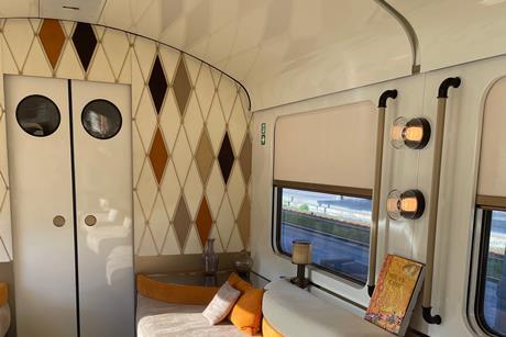 LDVOE Lounge car 4
