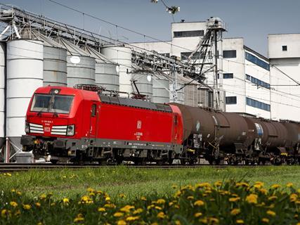 DB Cargo has awarded Siemens a contract to connect Vectron locomotives to the TechLOK data system.