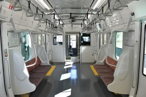 jp-jreast-E131-600-interior4-KMiura