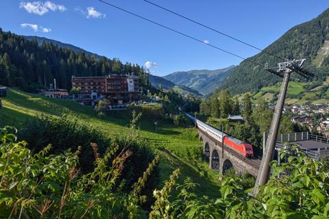 de-DB-intercity-train-in-Austria-TB