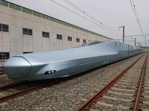 The 16 m nose on Car 1 at the Tokyo end of ALFA-X is similar to the existing Series E5 trainsets (Photo: JR East).