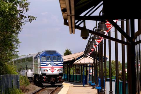 us-vre-train-station-arriving-keolis