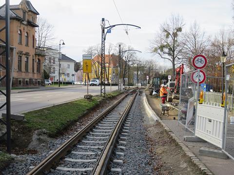 The extension of the Naumburg tramway runs  from Vogelwiese to Salztor.