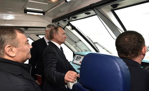 ru-Crimea_bridge_putin-cab