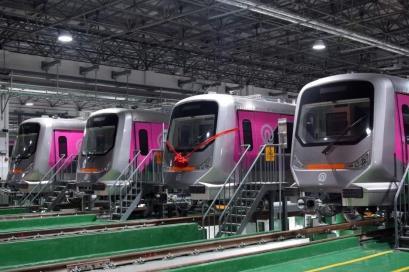 cn Qingdao metro trains