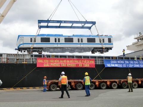 vn Ho Chin Minh City metro Line 1 Hitachi train delivery (3)