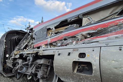 es-derailed S109 at Adamuz crash site-O Puente via X