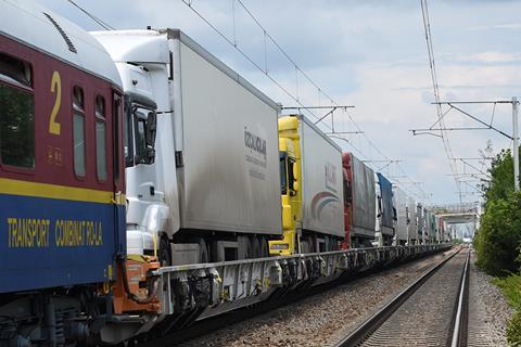 Rolling motorway service (Photo: Alexandru Mihailescu).