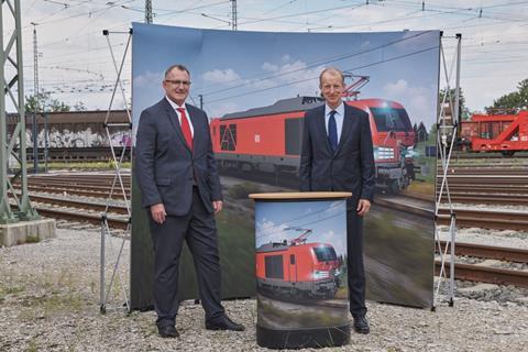 DB Cargo has awarded Siemens Mobility a framework contract for the supply of up to 400 Vectron Dual Mode electro-diesel locomotives