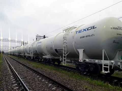kz-UWC_six-axle articulated tank cars for light refined products