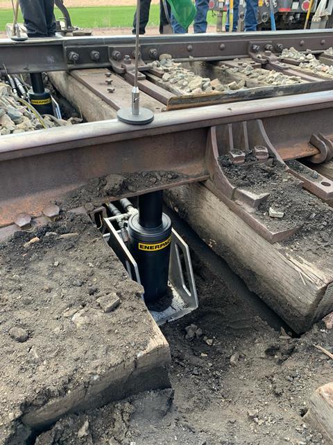 Photo 2 - TL248_Hydraulic_Track_Lift_System_Fremont_Track_app_004