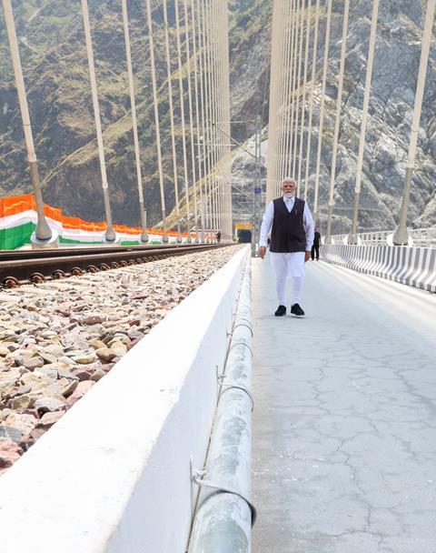 in-Modi inaugurates Kashmir rail link-press information bureau (4)