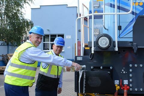 Lászlo Horvátz and Josef Gulyás with the EffiShunter 1000M 