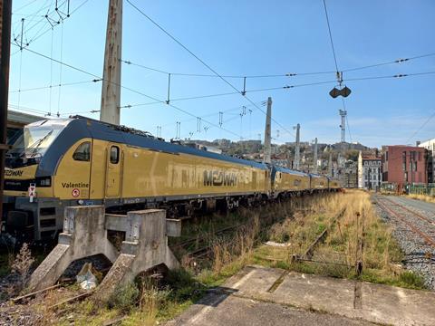 fr-Medway France Euro6000 launch Lyon-J Anne (5)