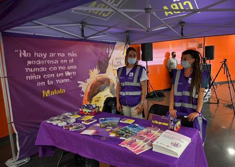 A project providing ‘purple officers’ to promote zero tolerance of sexist or LGBTI-phobic violence on the Barcelona metro has been launched.