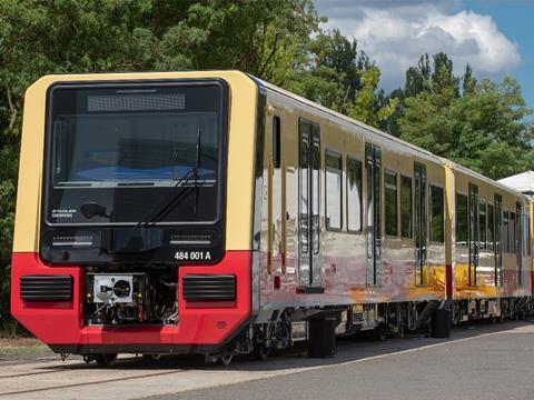 tn_de-berlin_s-bahn_stadler_siemens_first_EMU_rollout_1.jpg